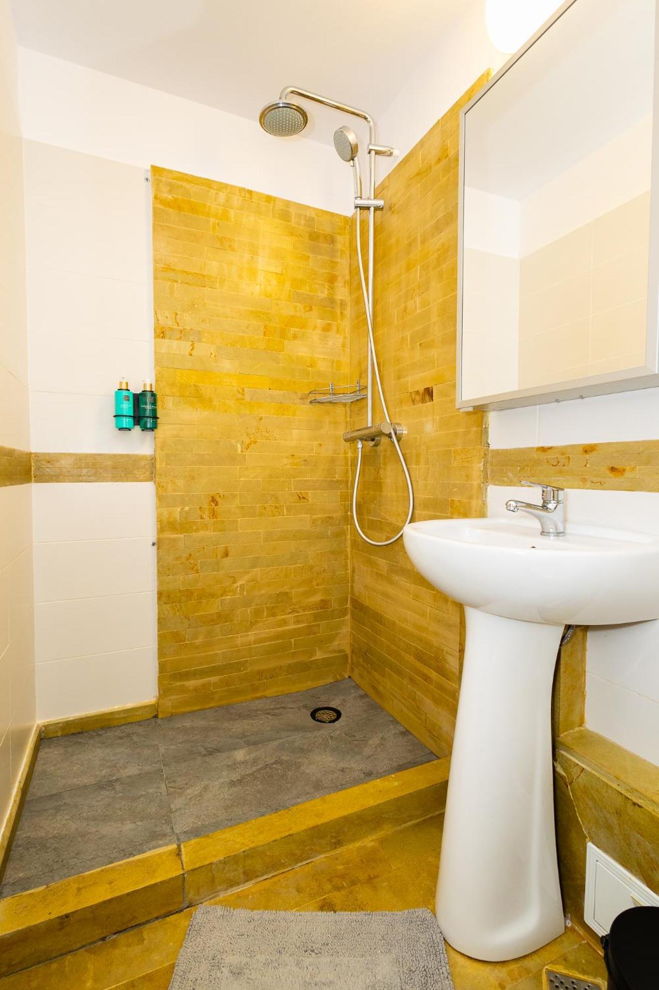In Longfield Town Bed and Breakfast Câmpulung Moldovenesc Εξωτερικό φωτογραφία